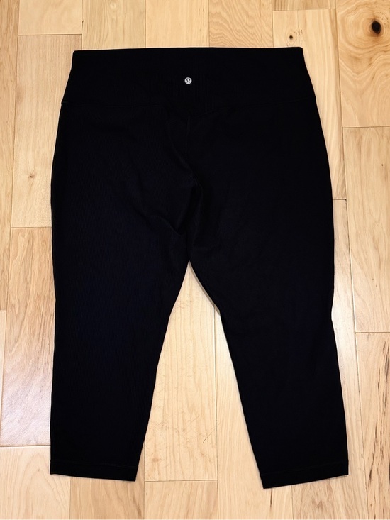 lululemon athletica Pants - LIKE NEW Lululemon Women’s Align Ribbed High-Rise Crop Tights 23"